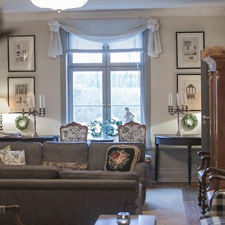 Готель Noors Slott Knivsta  Екстер'єр фото
